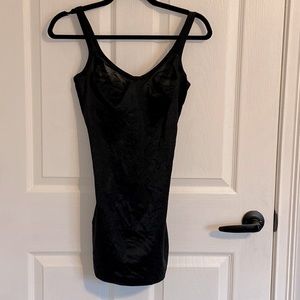 Women’s shapewear mini with built in bra, adjustable straps, size 36C, EUC